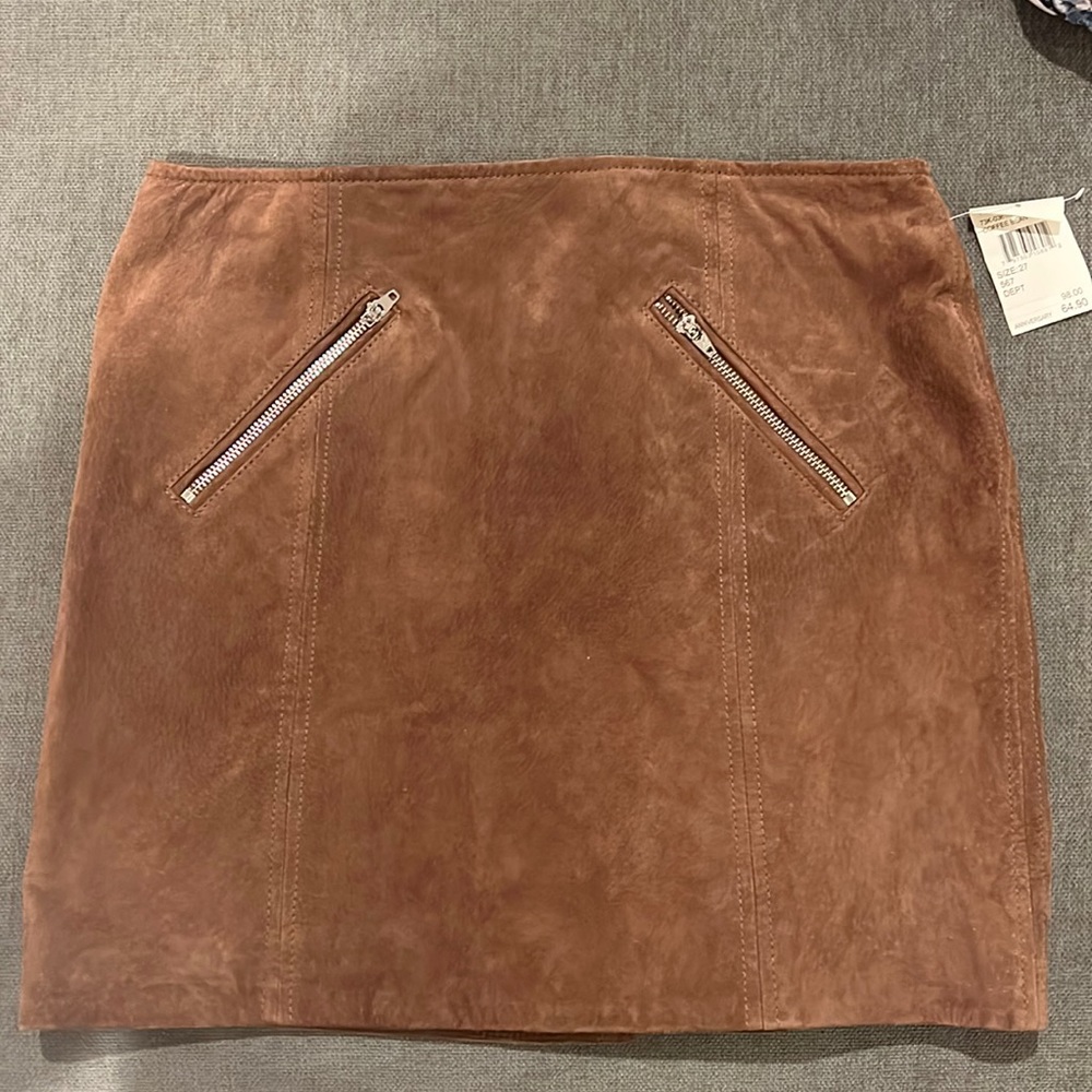 Trendy suede skirt with zipper detail